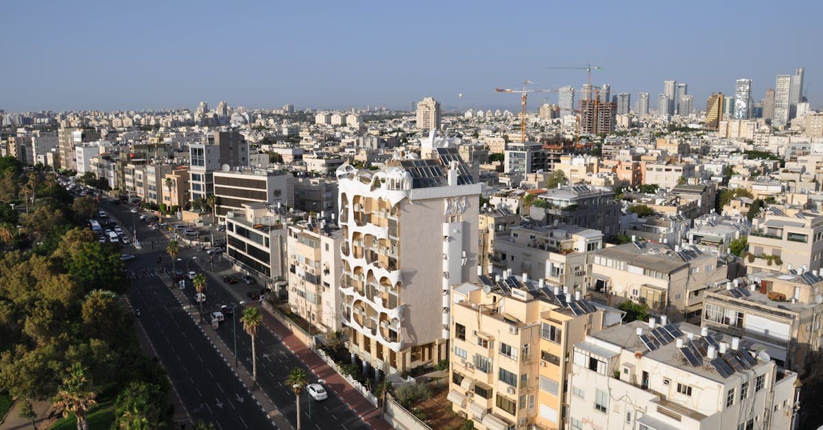 מבט אווירי על תל אביב: בנייני מגורים ופרויקטי התחדשות עירונית